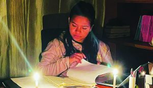 हुम्लामा अन्धकारको शासन, मैनबत्तीको उज्यालोमा सरकारी सेवा