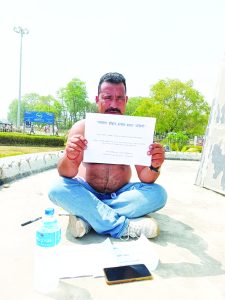 पेट्रोलियम मूल्यवृद्धिविरुद्ध कोहलपुरमा अर्धनग्न प्रदर्शन